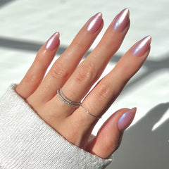 Glamnetic Seaspell: uñas rosadas con acabado terciopelo, ideal para looks veraniegos