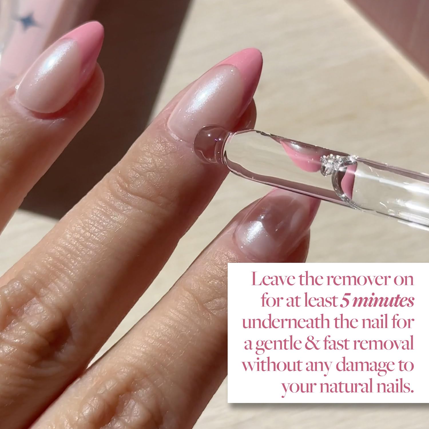 Glamnetic Serum sin olor facilita quitar uñas postizas sin irritación.