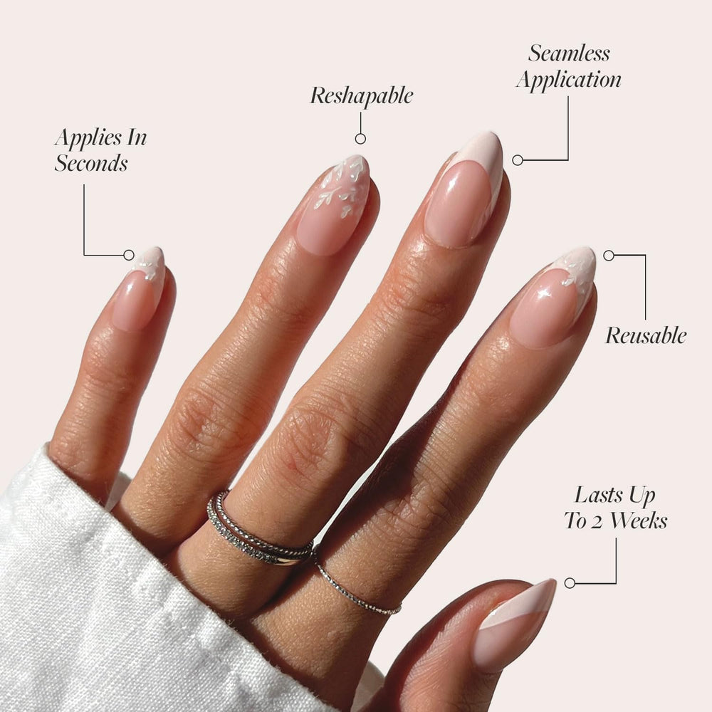 Uñas Glamnetic All Time Love con acentos de hoja para un look elegante