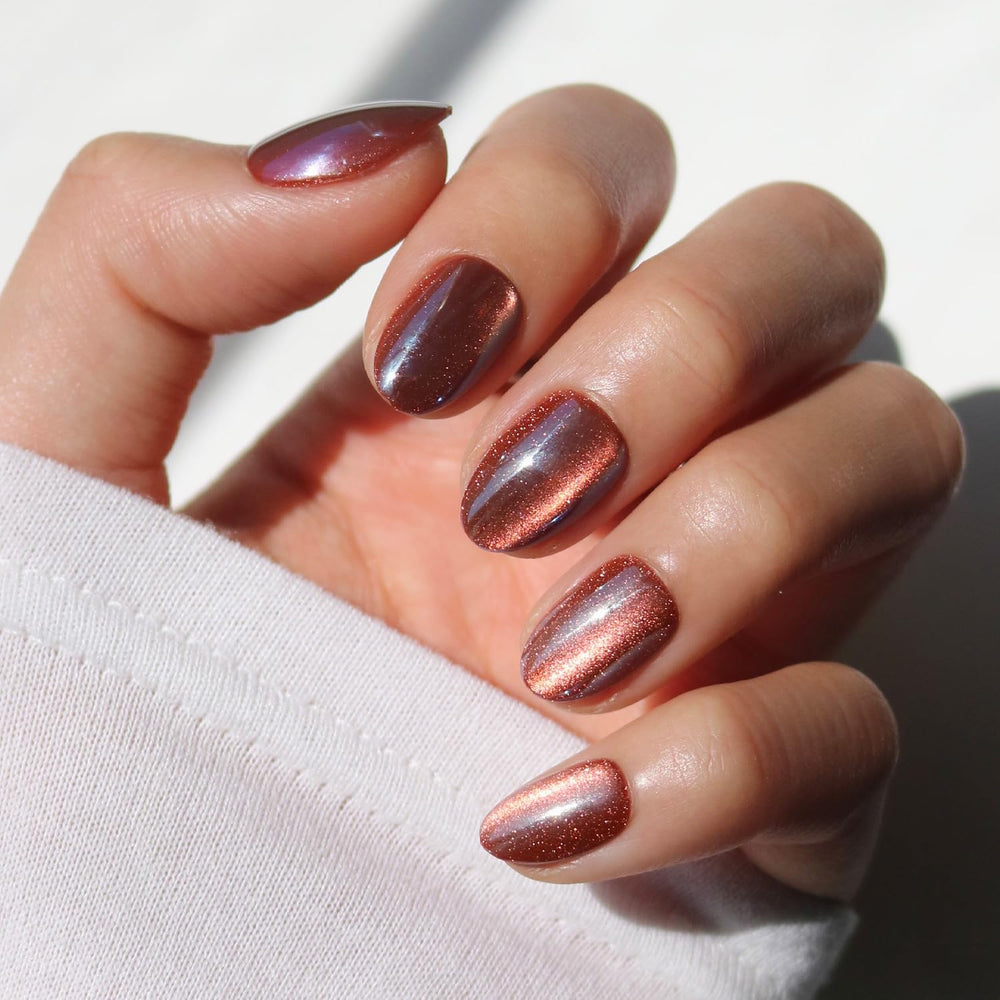 Glamnetic Moscow: efecto ojo de gato magnético y acabado de terciopelo.