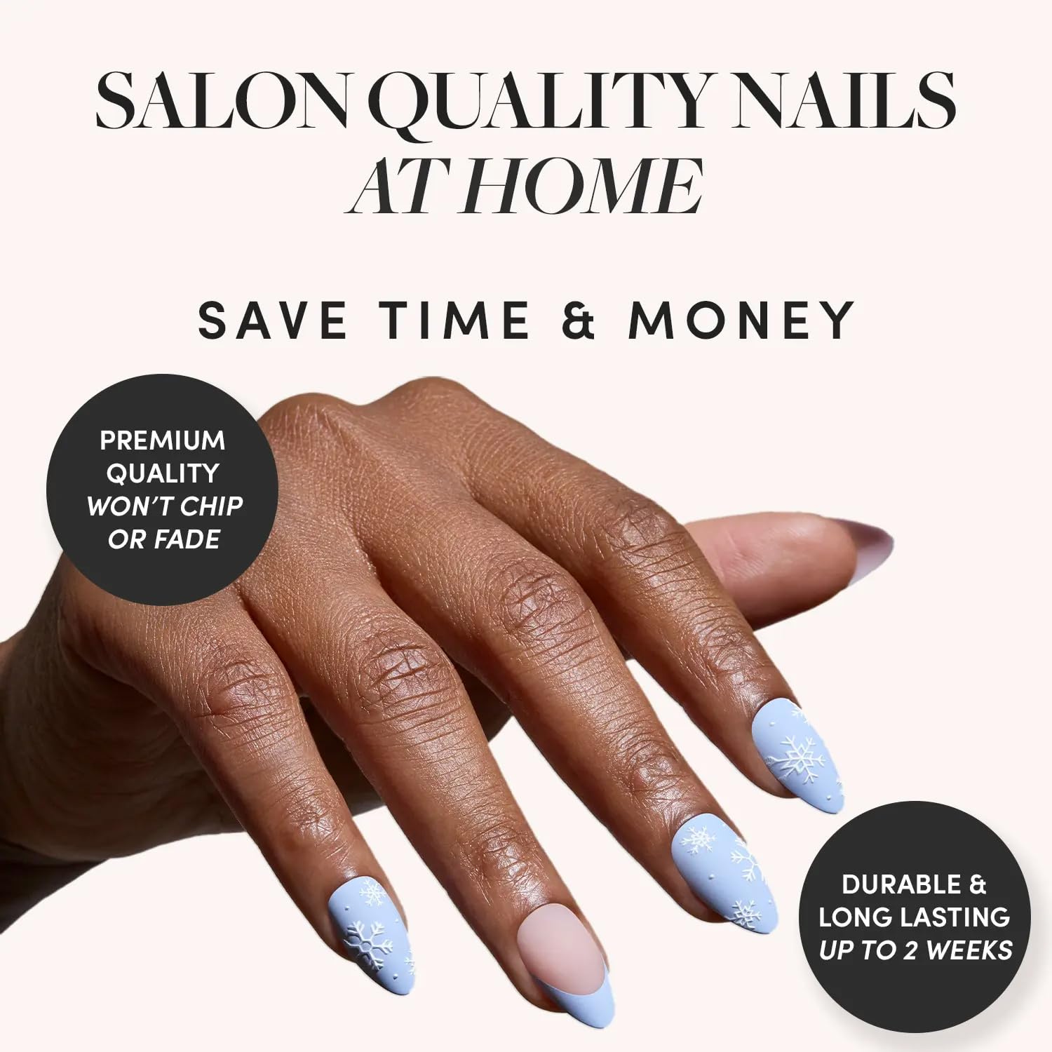 Uñas Snow Bunny con tips franceses azules y copos de nieve 3D para estilo festivo
