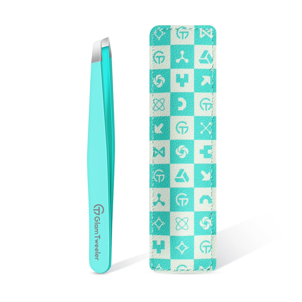 Pinzas GlamTweeler con puntas inclinadas para cejas, precisión en acero inoxidable.