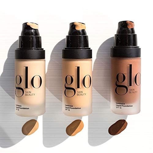 Aplicación con brochas de fibras duales para cobertura ligera de Glo Skin Beauty