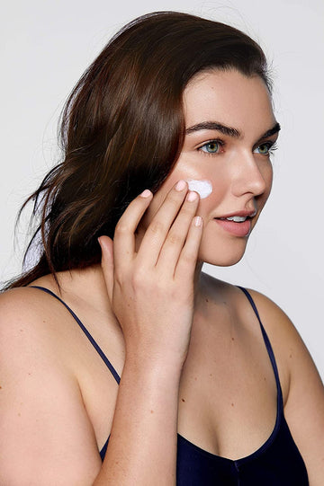 Glo Skin Beauty Restorative Cream envase práctico para cuidado en casa.