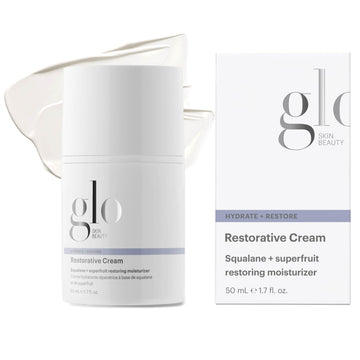 Glo Skin Beauty Restorative Cream muestra textura cremosa para hidratación profunda.