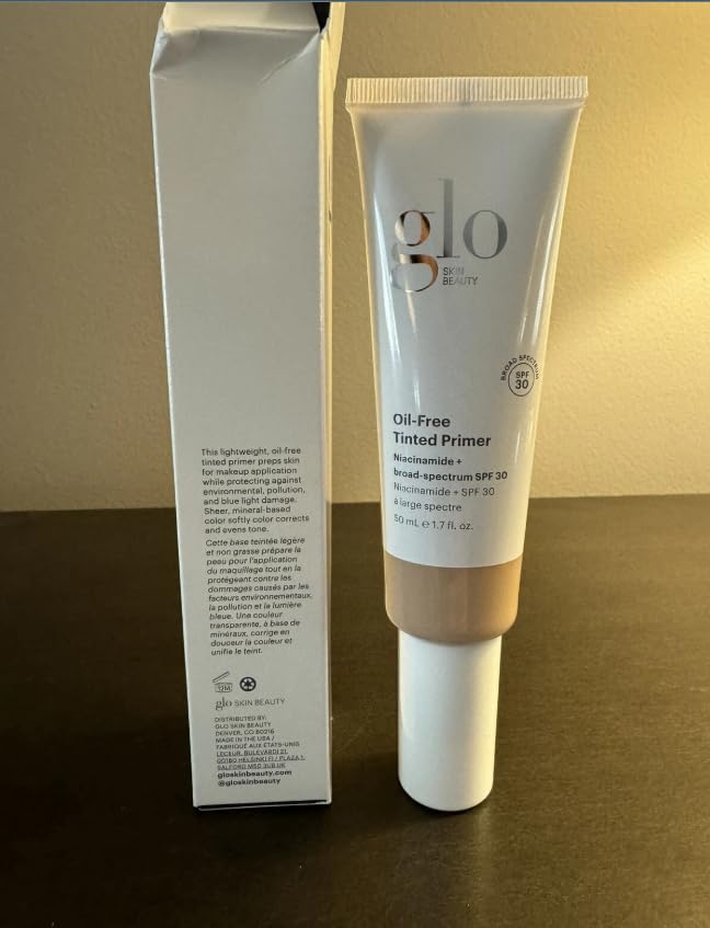 Envase de 50 ml del primer tintado de Glo Skin Beauty.