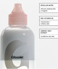 Glossier Milky Oil s’applique rapidement sur le visage grâce à sa pompe.