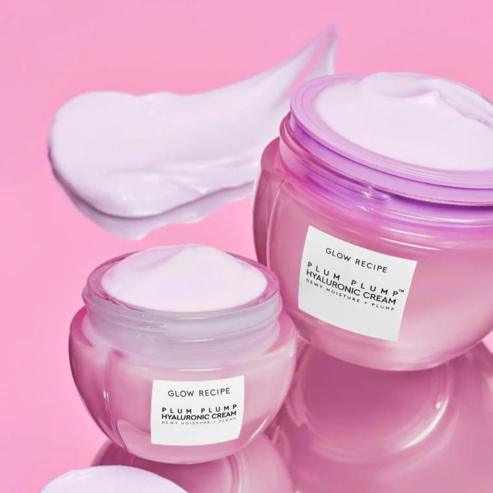 Glow Recipe Plum Plump, enfriar en nevera para efecto refrescante.