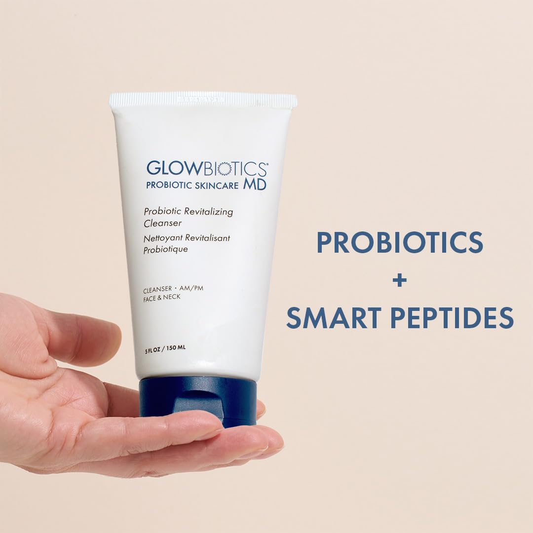 Glowbiotics nettoyant gel hydratant — application douce sur le visage.