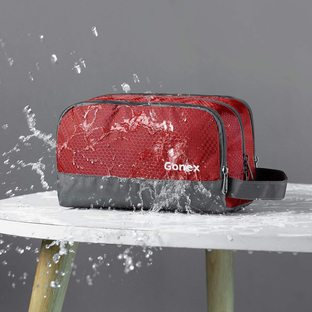 Gonex bolsa de aseo roja, interior con malla para acceso rápido a pequeños productos.