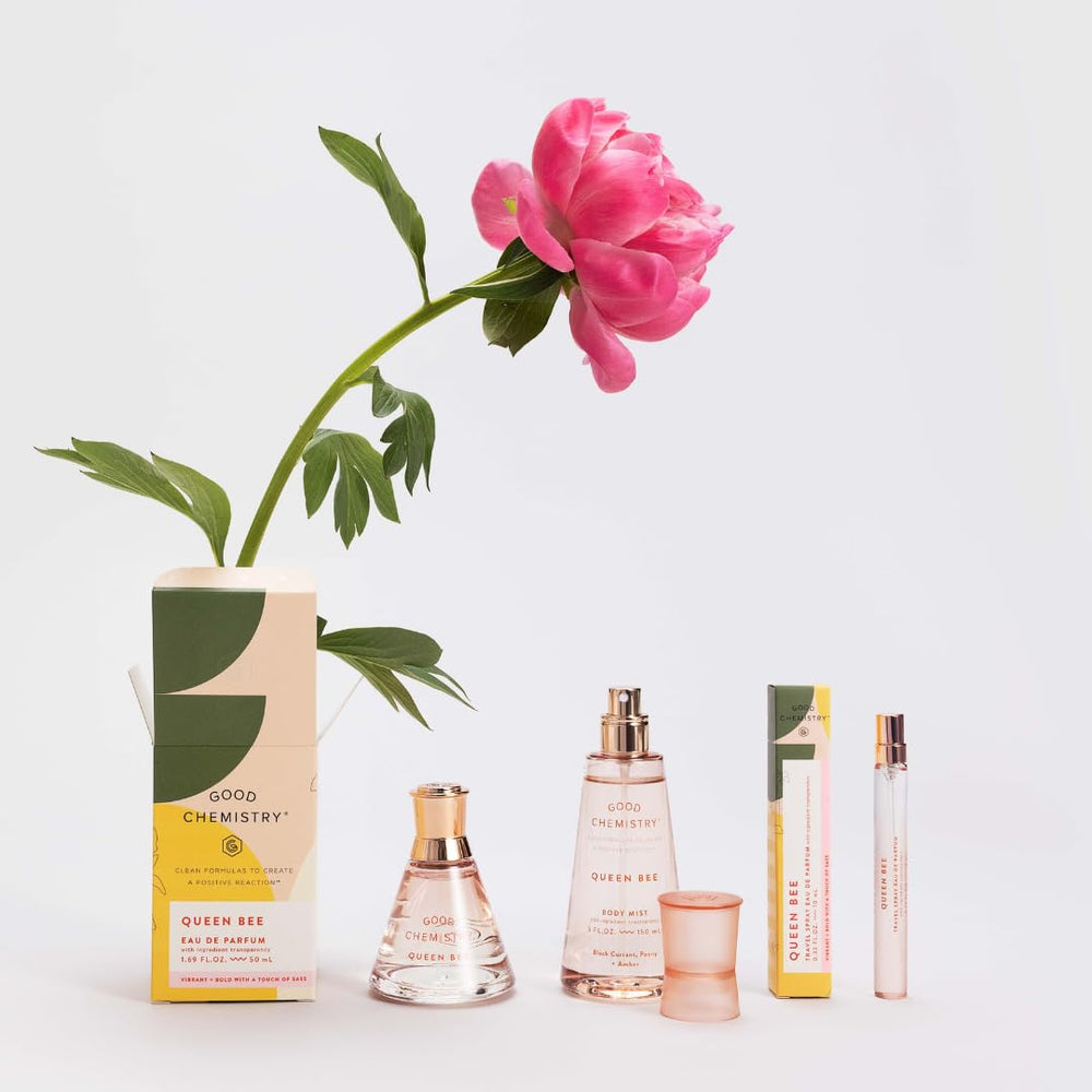 Good Chemistry Queen Bee: reflejo del cristal que destaca la fragancia.