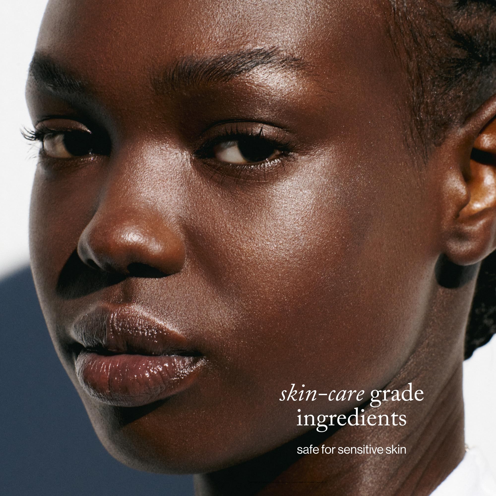 Goop Beauty Glow Skin, tono Petal como rubor rosa suave para mejillas.