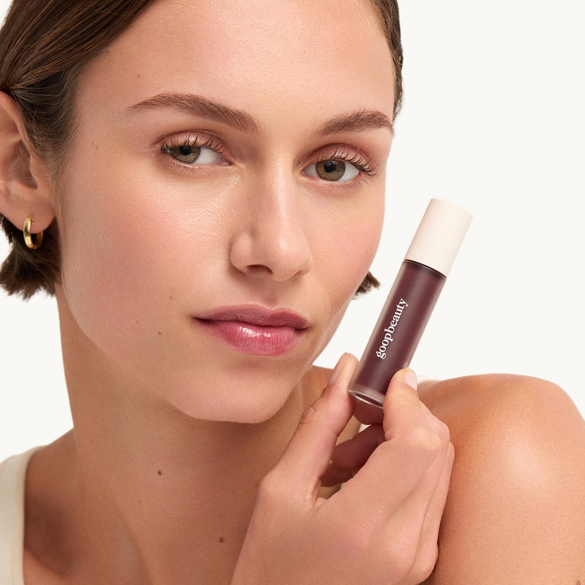 Protección ligera y hidratación que perdura en la fórmula de Goop.