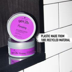 Got2B Flexing Molding Paste en mano demuestra control adaptable para estilos diarios.