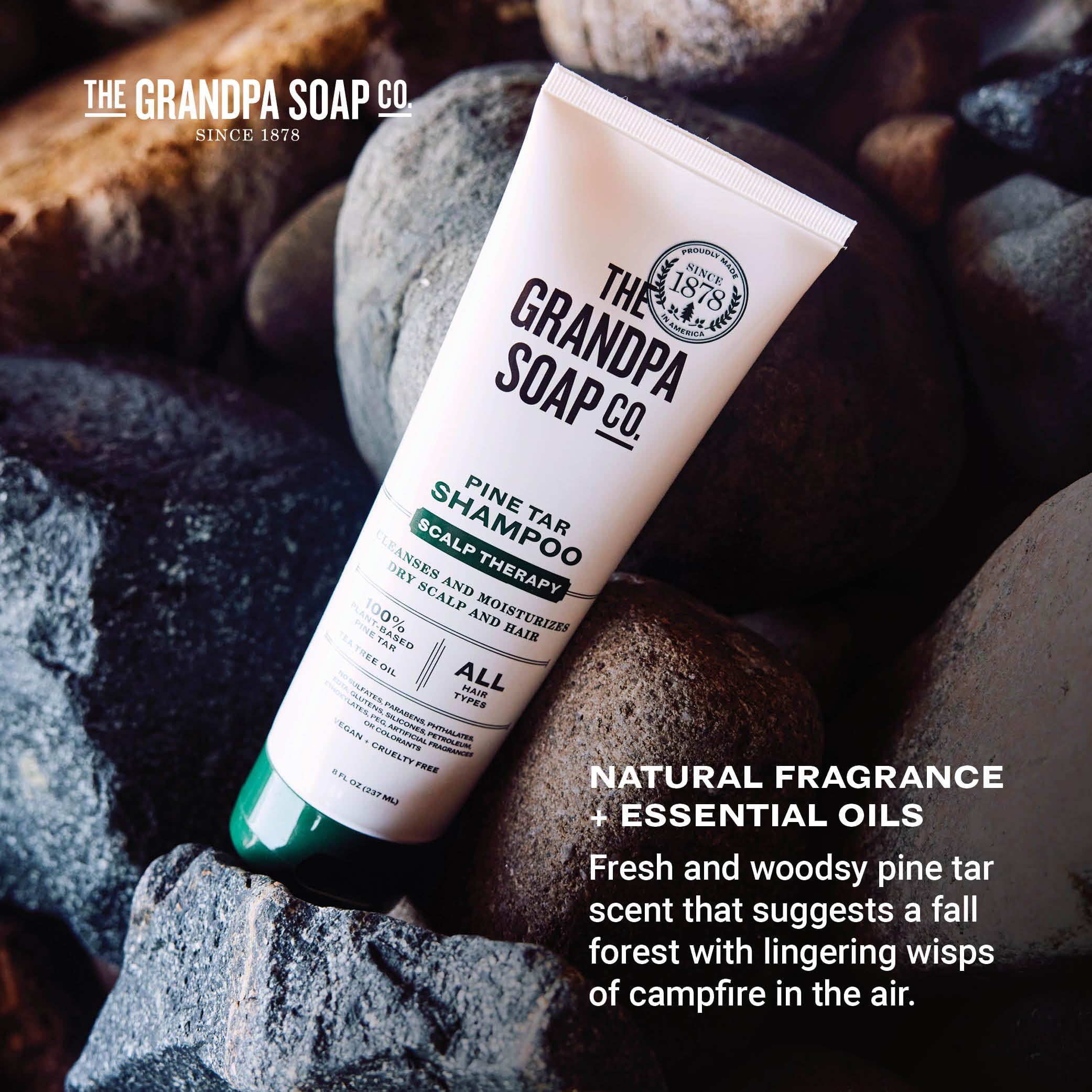 Aplicación del champú de brea de pino de The Grandpa Soap Company en cabello teñido, protección suave.