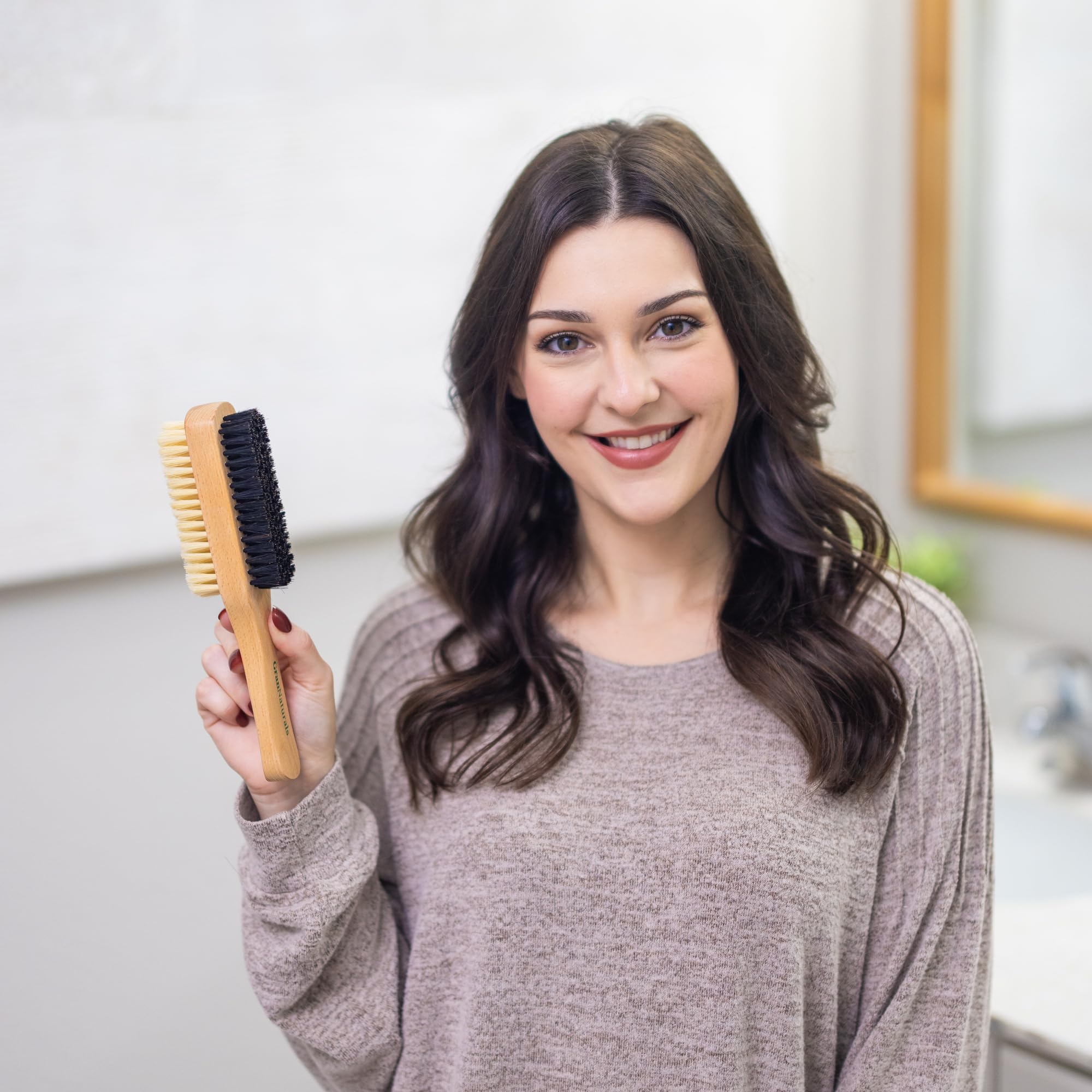 GranNaturals cepillo alisado para control de frizz y estilo pulido.