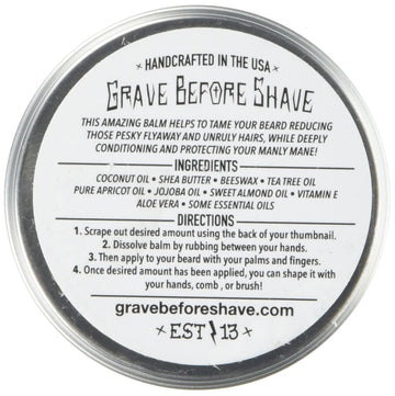 Aplicación del bálsamo Grave Before Shave para barba, aroma cigarro vainilla.
