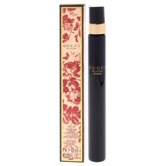Gucci Bloom Intense Mini EDP, etiqueta minimalista, refleja feminidad y sofisticación.