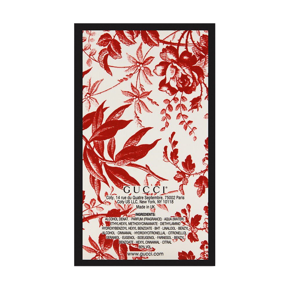 Gucci Bloom muestra flores blancas en un ramillete; ideal para uso diario y ocasiones especiales