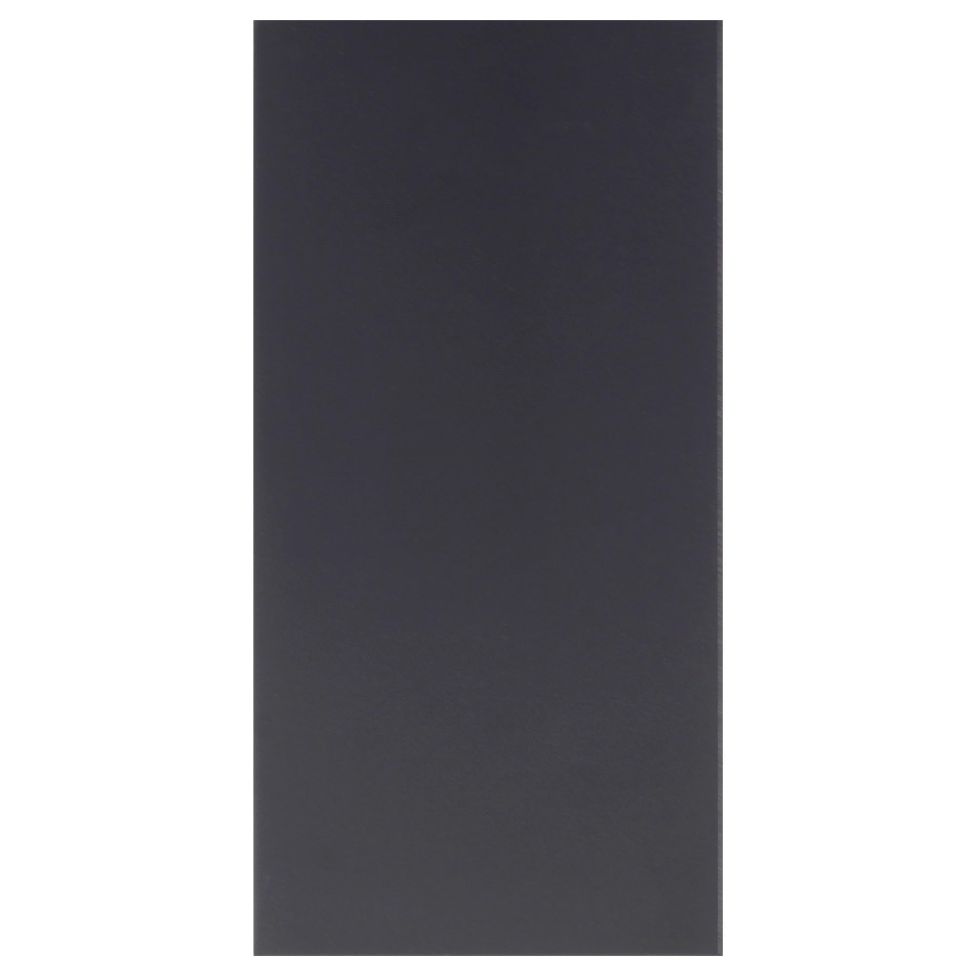 Envase de lujo de Gucci Intense Oud que complementa el tocador.