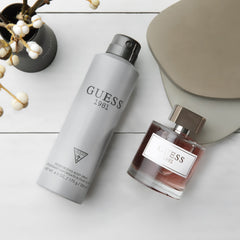 GUESS Guess 1981: aplicación en puntos de pulso para frescura duradera.