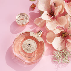GUESS Bella Vita Rosa: atomizador compacto para retoques en cualquier lugar.