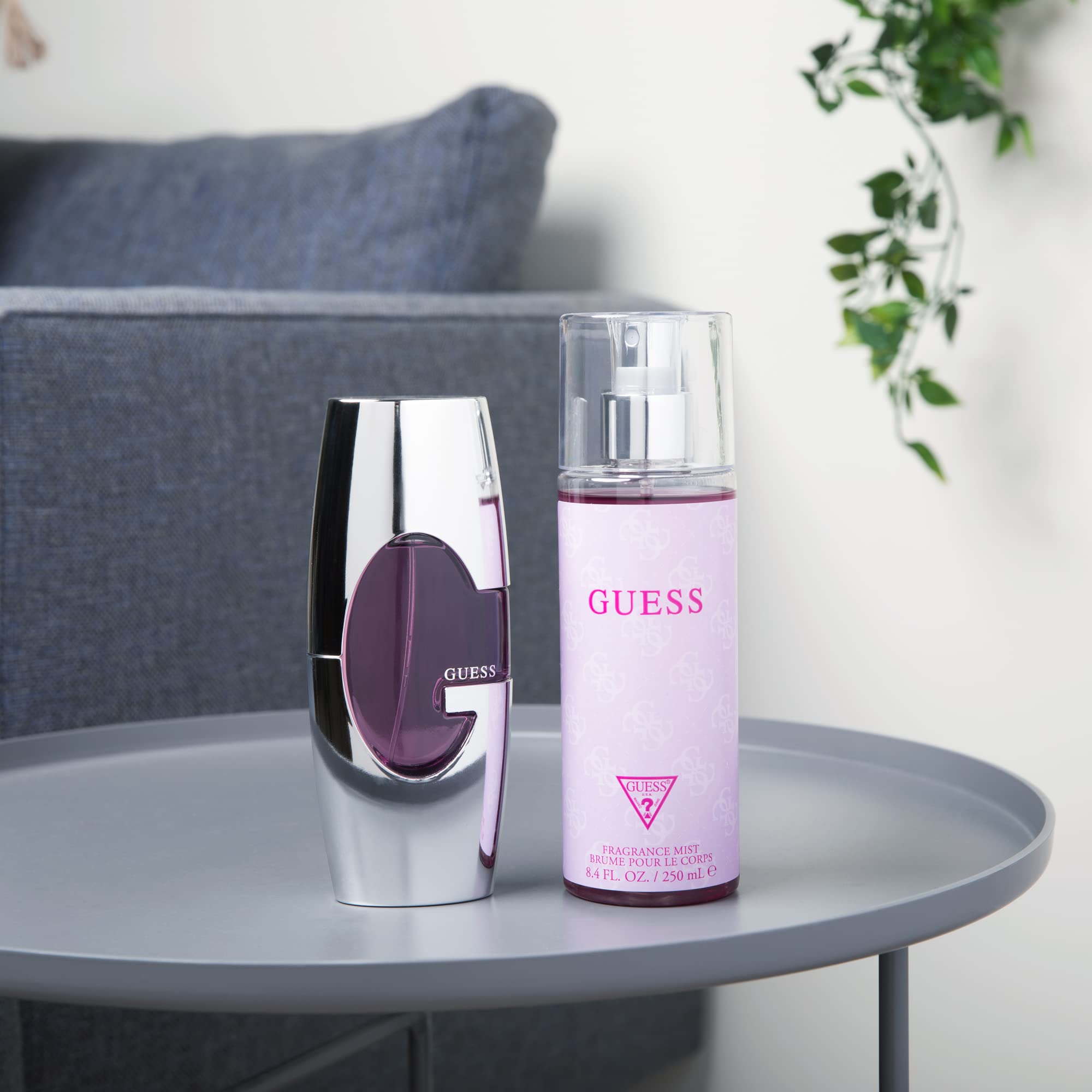 GUESS Mujer Eau de Parfum empaque trasero destacando diseño de la marca