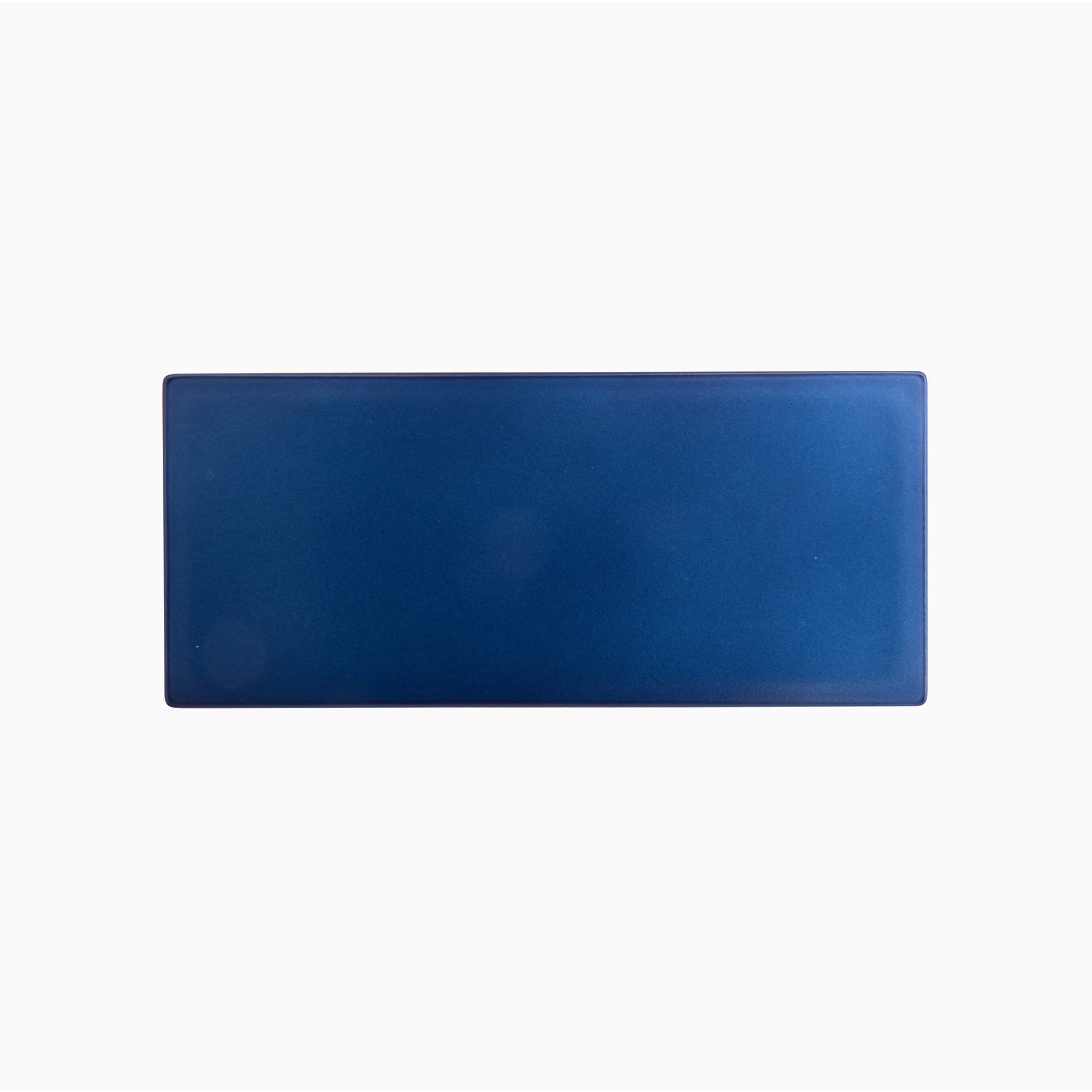GUESS Seductive Blue: campaña publicitaria urbana que inspira estilo.