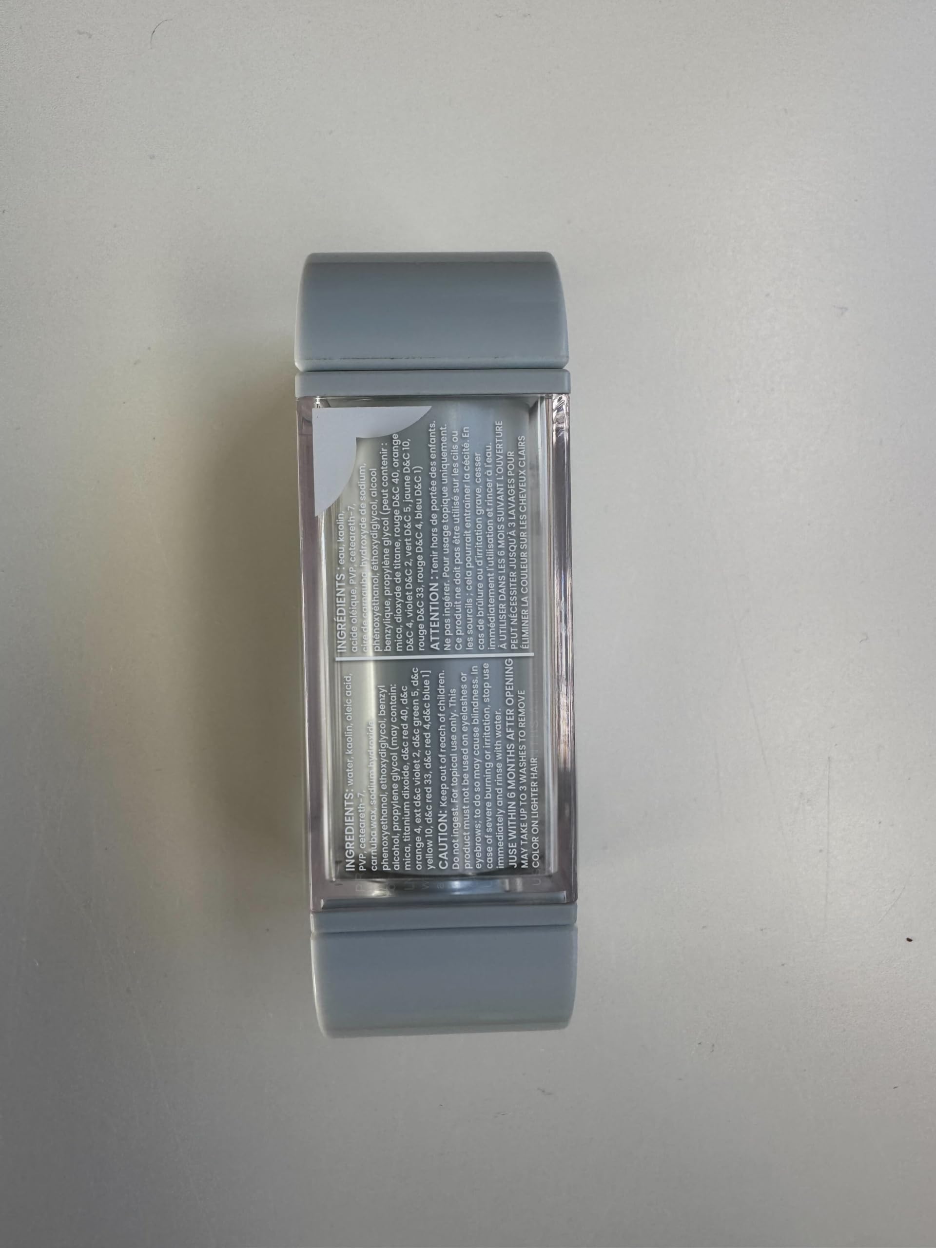 Hally Hair Shade Stix Silver color temporal para looks rápidos.