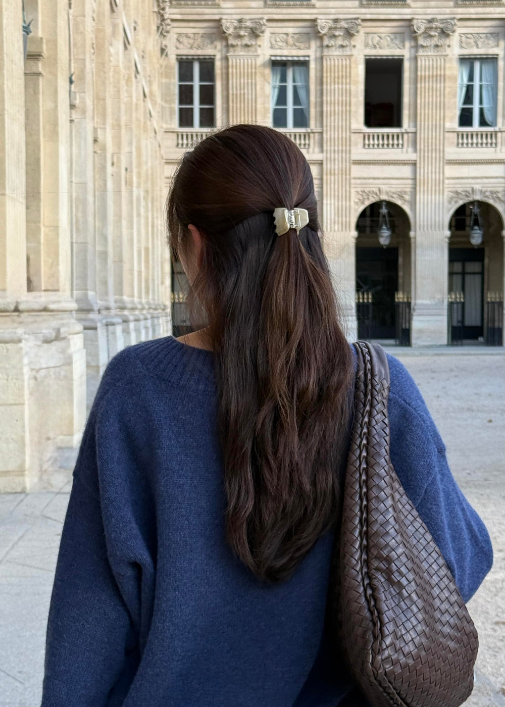 Hana Mia clip crema acetato natural suave para cabello delicado.