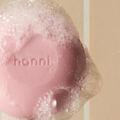 HANNI Cocoon Cleanse Serum mousse crèmeuse pour peau satinée.