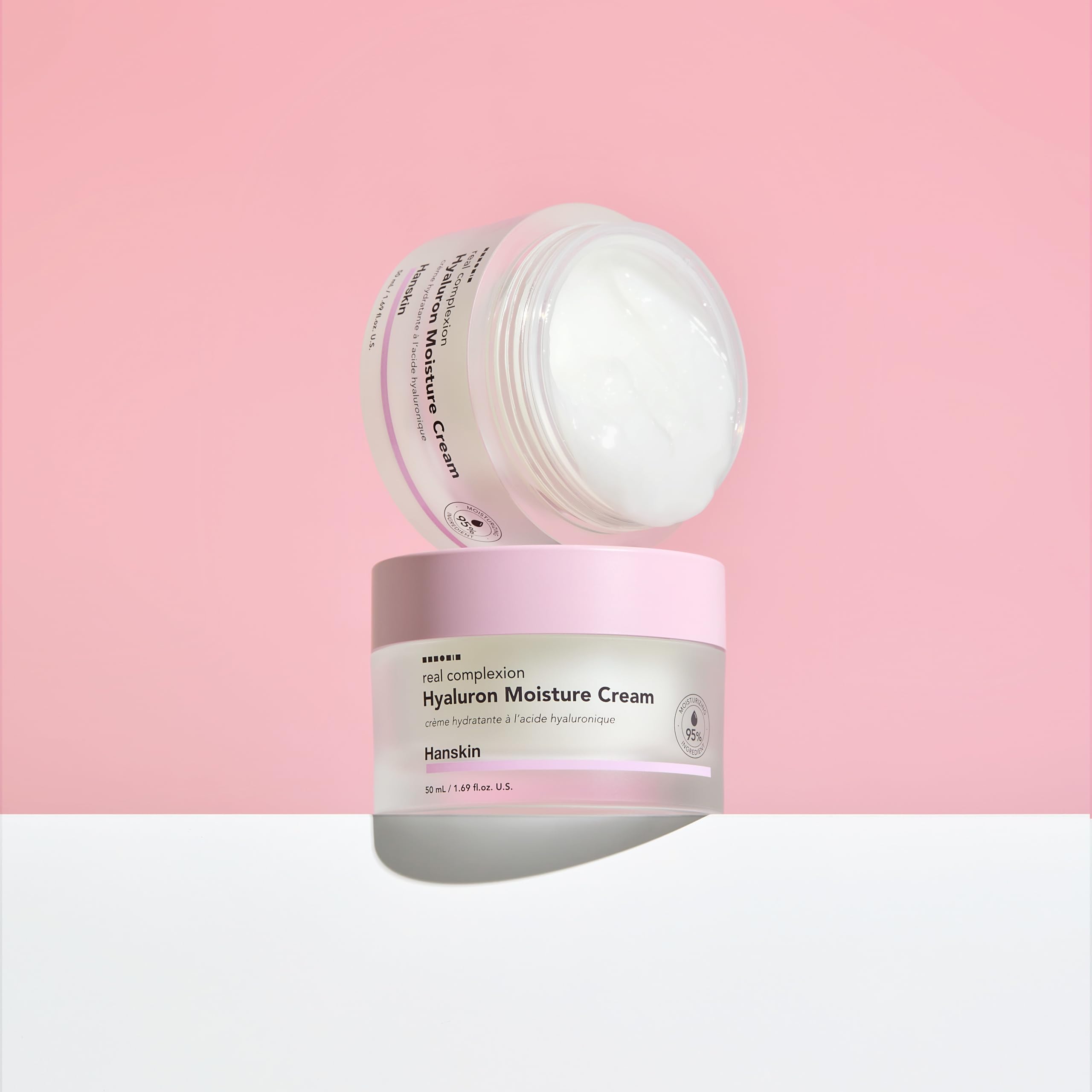 Hanskin Hyaluron Moisture Cream, acabado piel de vidrio en el rostro