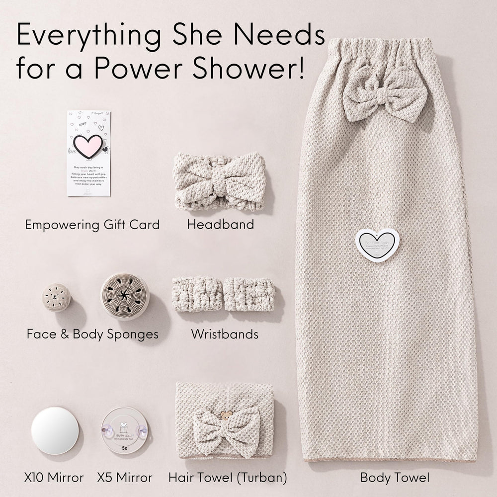 Toalla corporal beige del set para una ducha suave y cómoda.