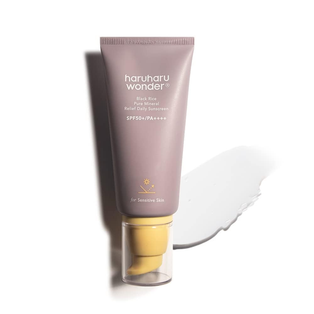 Haruharu Wonder Protector Solar Mineral con envase sin aire protege la piel de la familia.