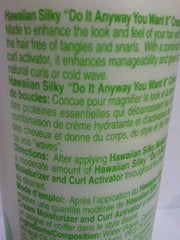 Hawaiian Silky crema activadora hidrata el cabello sin sensación grasa.