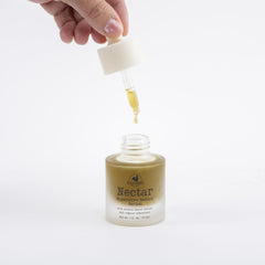 Aplicador del Nectar Serum para uso diario en la rutina facial