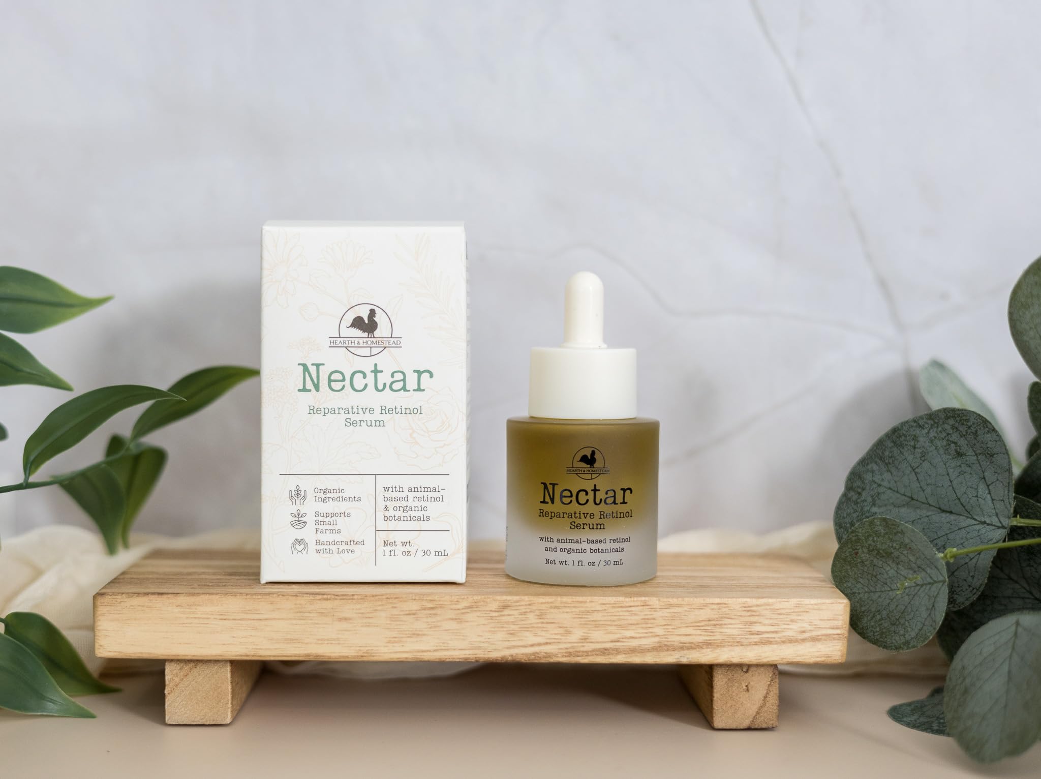 Proceso artesanal de Hearth and Homestead detrás de Nectar Serum