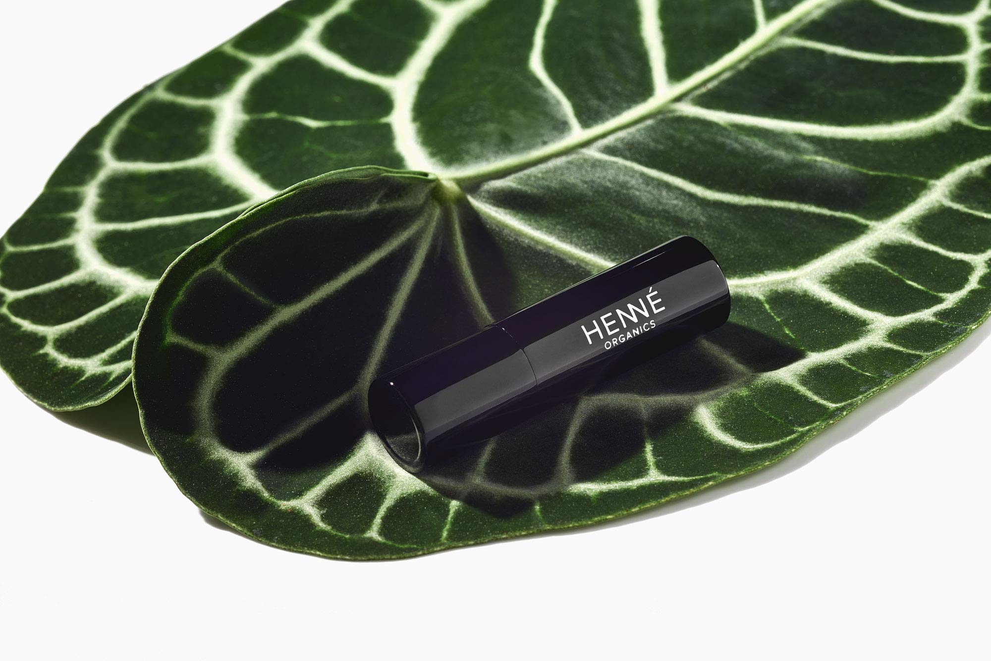 Bálsamo labial Henne Organics V2 certificado orgánico y libre de crueldad.