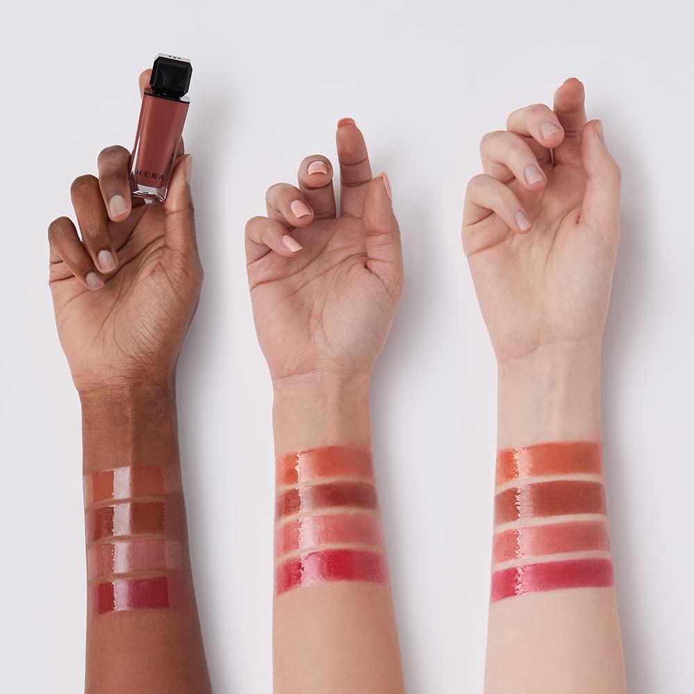 HERA Sensual Nude Gloss 422 Lingerie mejora la definición de labios con brillo ligero