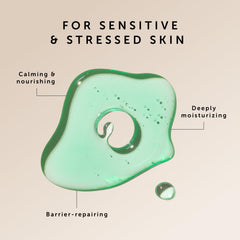 Aplicación en piel con HERBIVORE Emerald: aceite de rápida absorción.