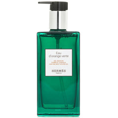Espuma cremosa de Hermès Eau d'Orange Verte para una experiencia de ducha delicada.