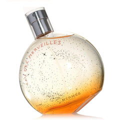 Hermès Eau des Merveilles spray in action for easy fragrance diffusion