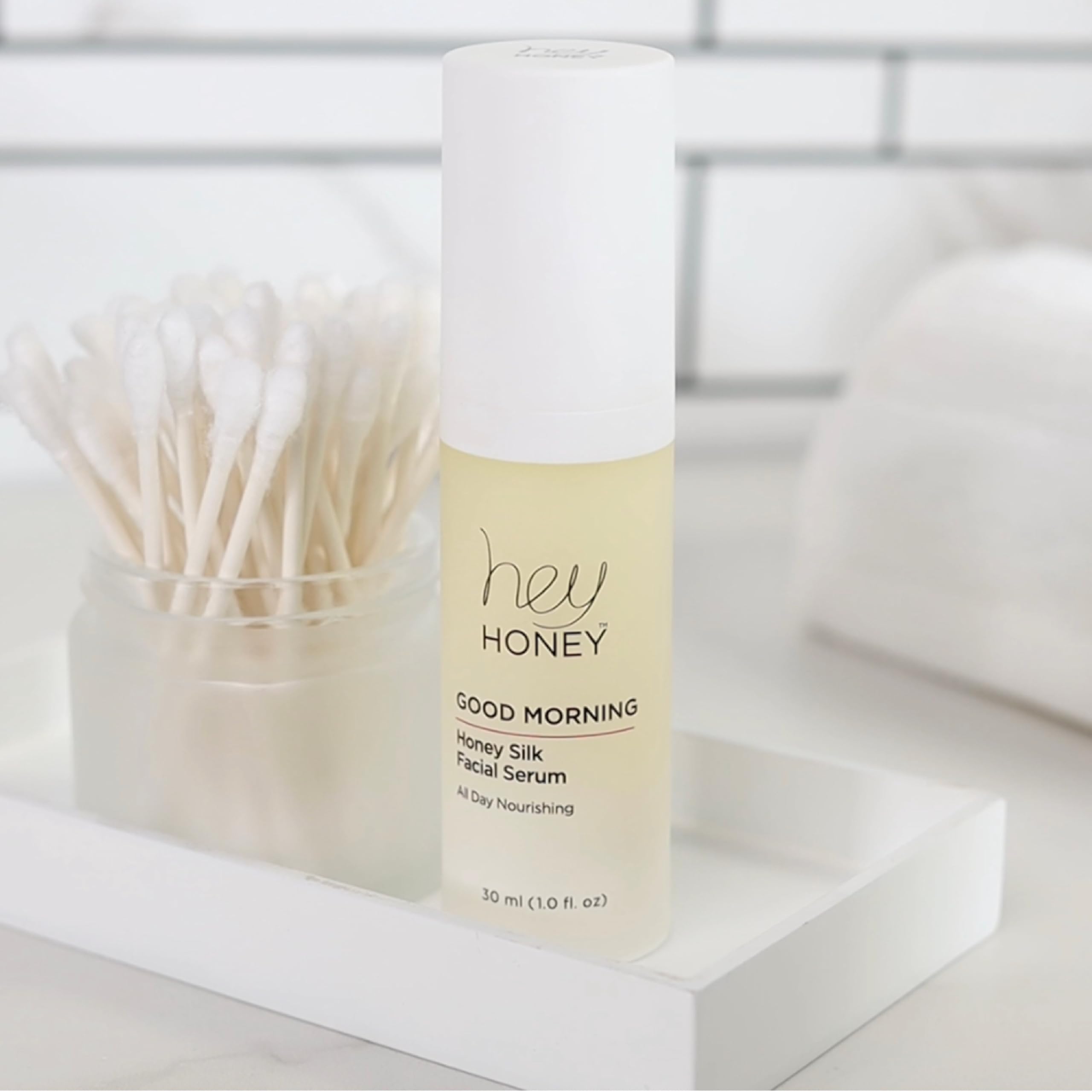Hey Honey Sérum Sedoso de la Mañana, consistencia ligera, ideal como base de maquillaje