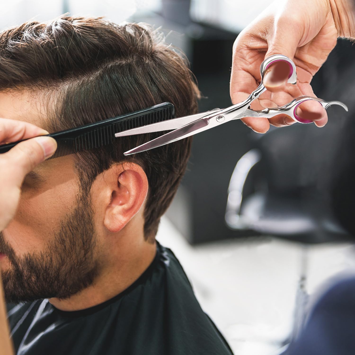 Primer plano de tijeras Himart en acero inoxidable de alta precisión.