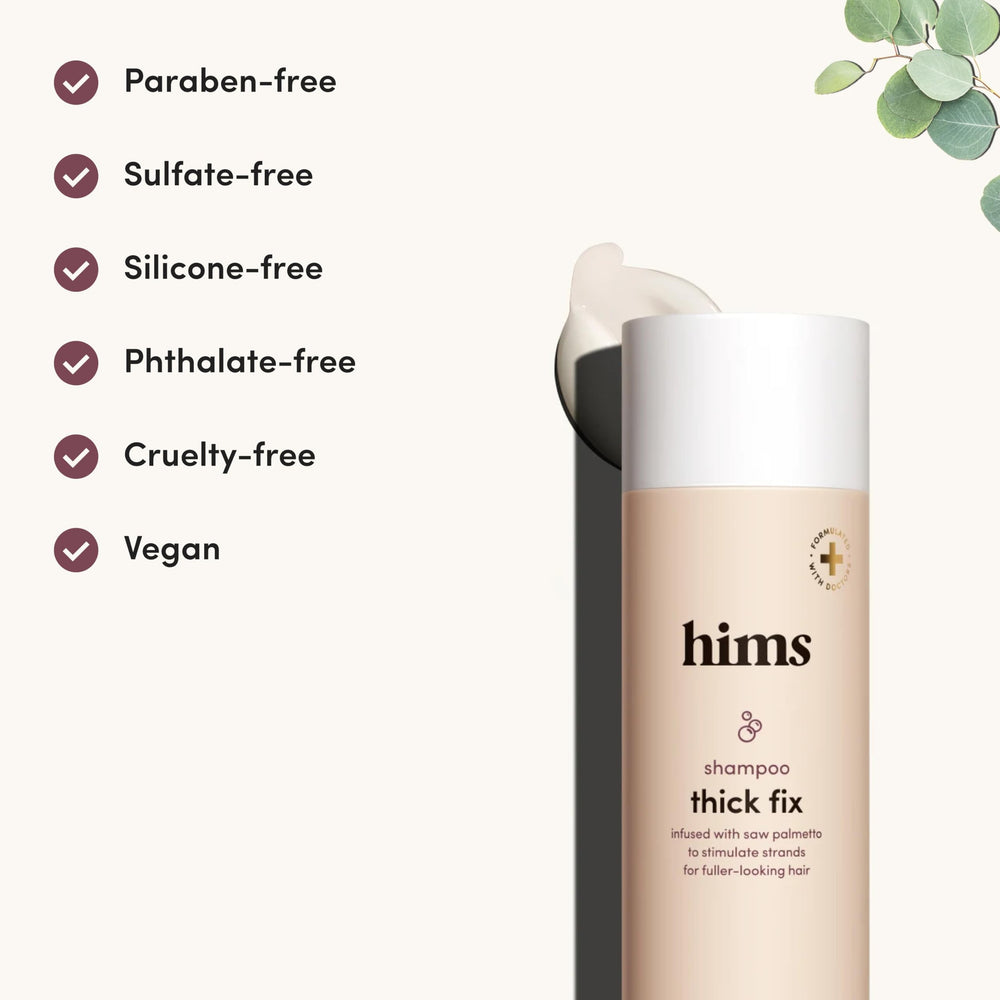 Aplicación diaria de hims Thick Fix con aroma a eucalipto.