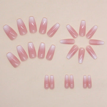 Hkanlre detalle de diseño rosa en uñas coffin para estilo único