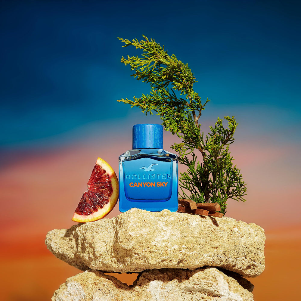 Canyon Sky de Hollister, rociado en mano, sensación fresca para cualquier ocasión.