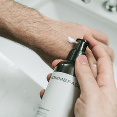HommeFace en aplicación diaria: crema suave para rostro tras afeitar.