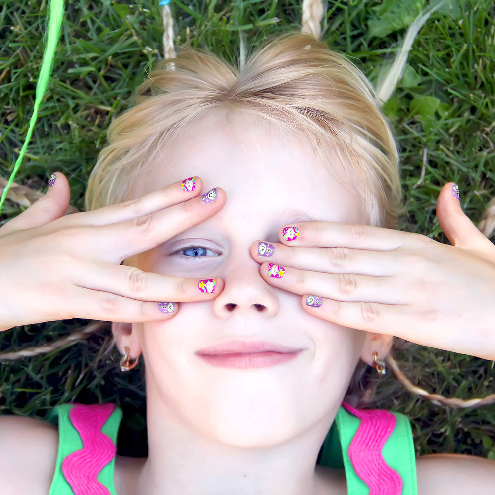 Hot Focus Kit de Uñas Unicornio: parches luminosos que añaden brillo.