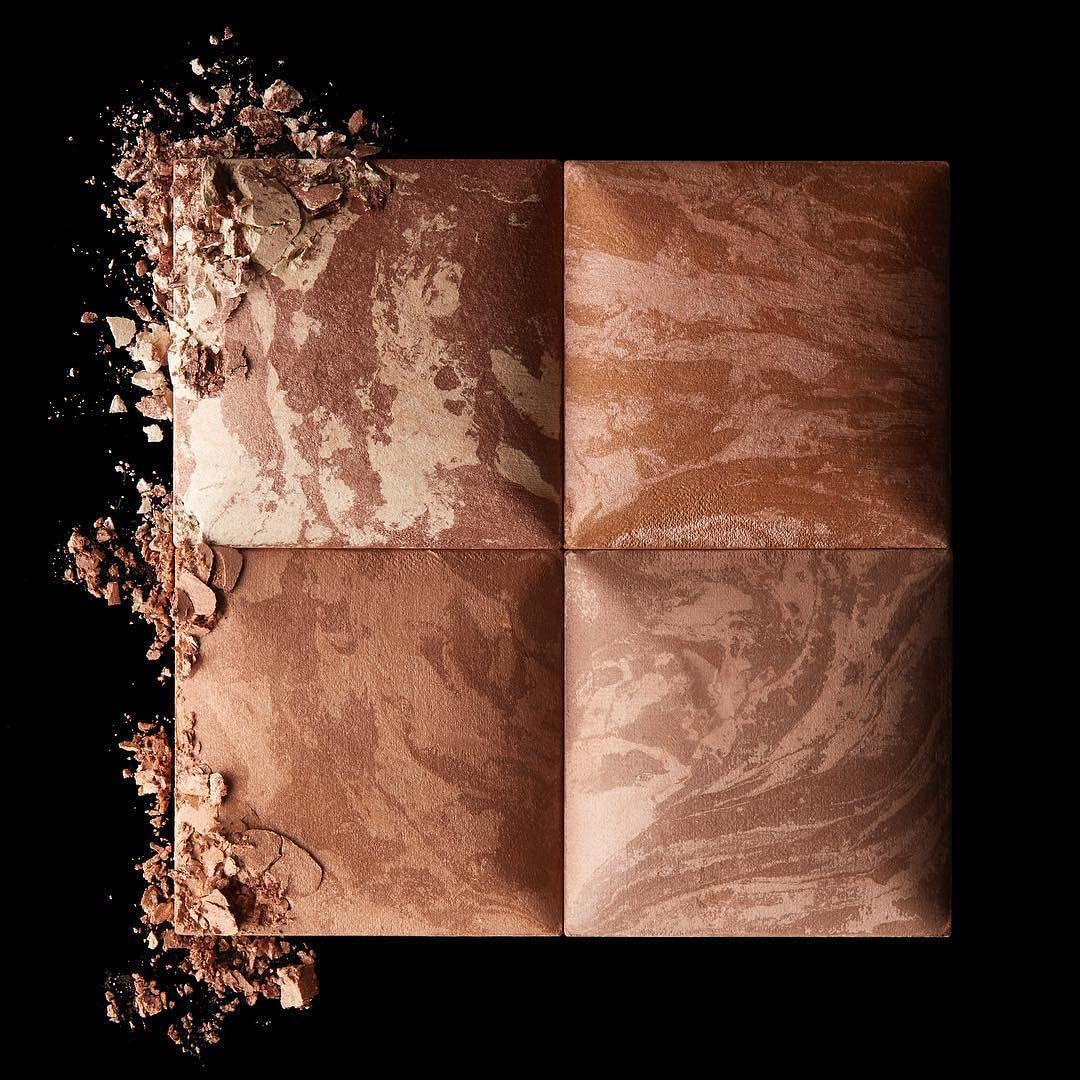 Hourglass Bronceador tono natural bronceado y brillo saludable para contornos